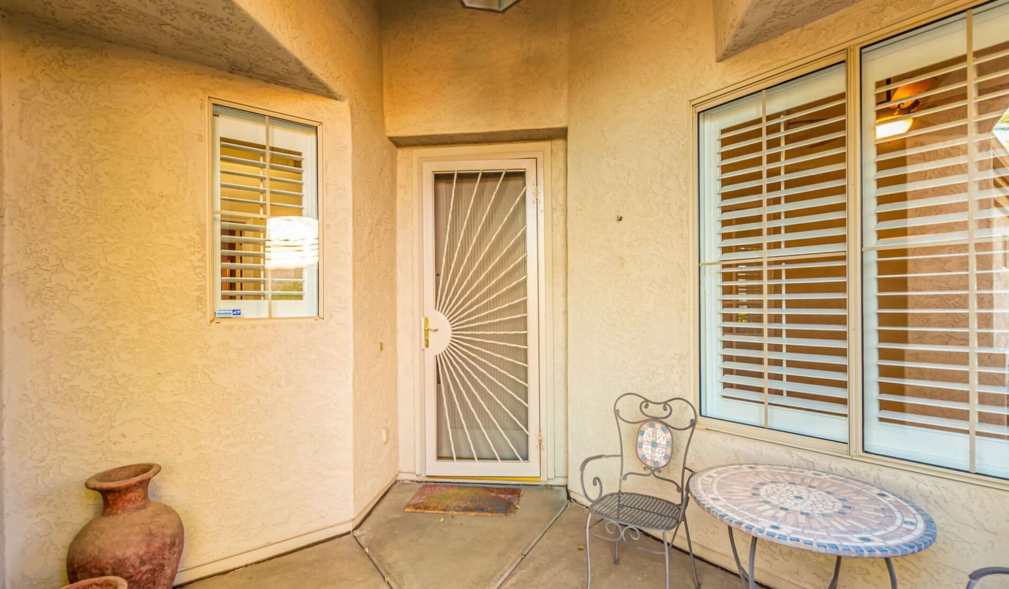 Building Photo - 892 W Raven Dr