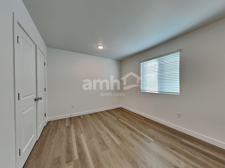 Building Photo - 9754 W Luxton Ln