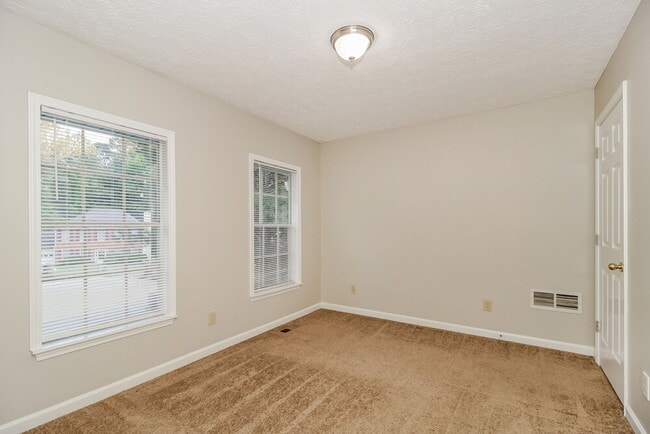 Building Photo - 435 Standing Rock Dr