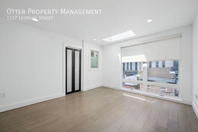 Building Photo - 1127 Leopard St