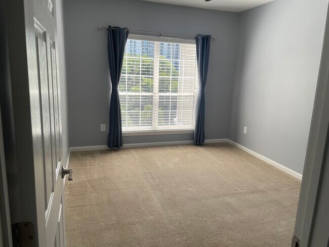 Building Photo - 4550 Strutfield Ln