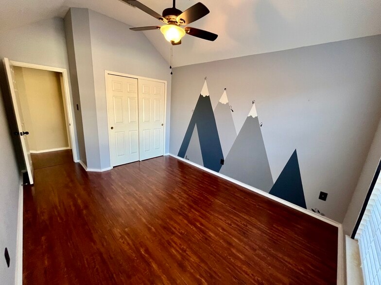 Building Photo - 5810 Spring Sq