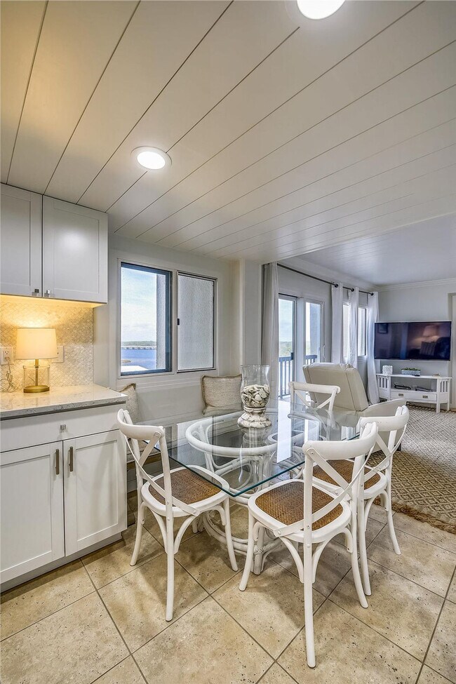 Building Photo - 23223 Front Beach Rd