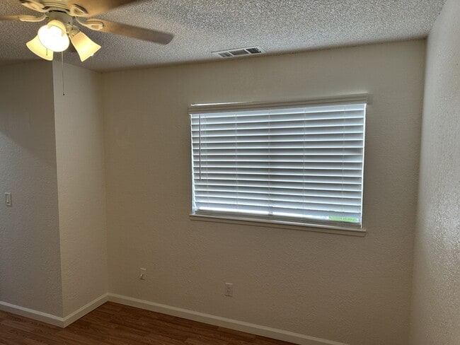 Building Photo - Modesto 3 Bed 2 Bath 2 Car Garage HOA Swim...