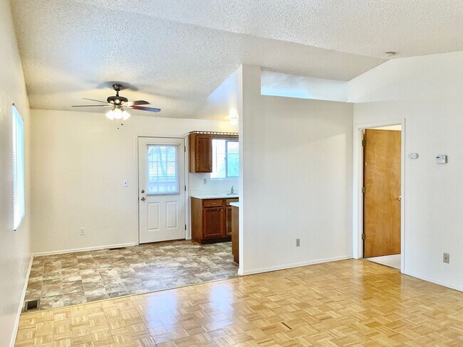 Building Photo - Lovely 3 Bedroom in Fountain Valley