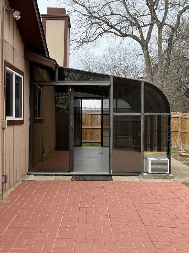 Building Photo - 116 Meadow Lark