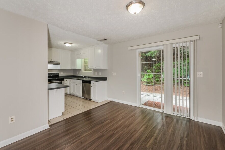 Building Photo - 3296 Goldenchain Dr