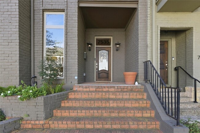 Building Photo - 7535 Olympia Dr