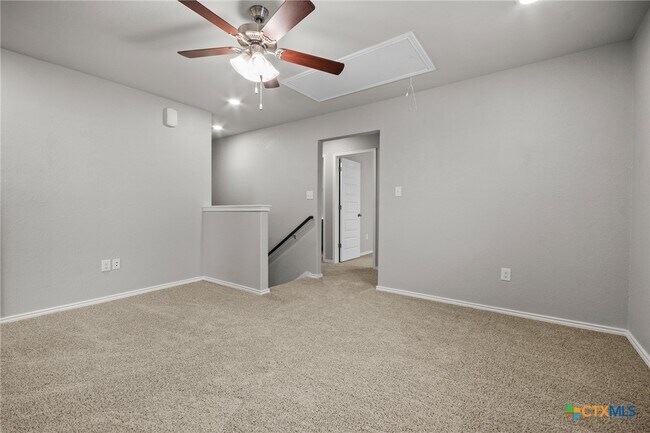 Building Photo - 271 Kinsley Wy