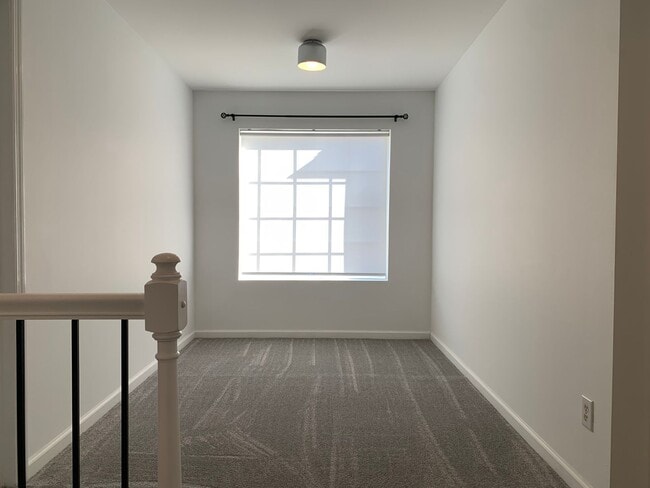 Building Photo - Renovated 5 Bedroom Home w/ 2 Car Garage and Fenced Backyard