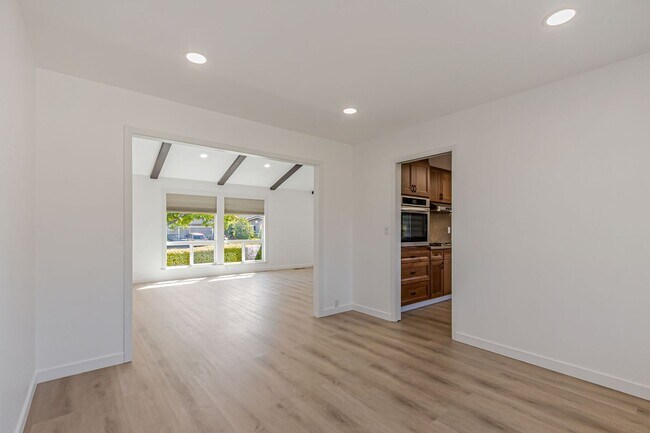 Building Photo - Stunning Updated Home in Almaden Valley