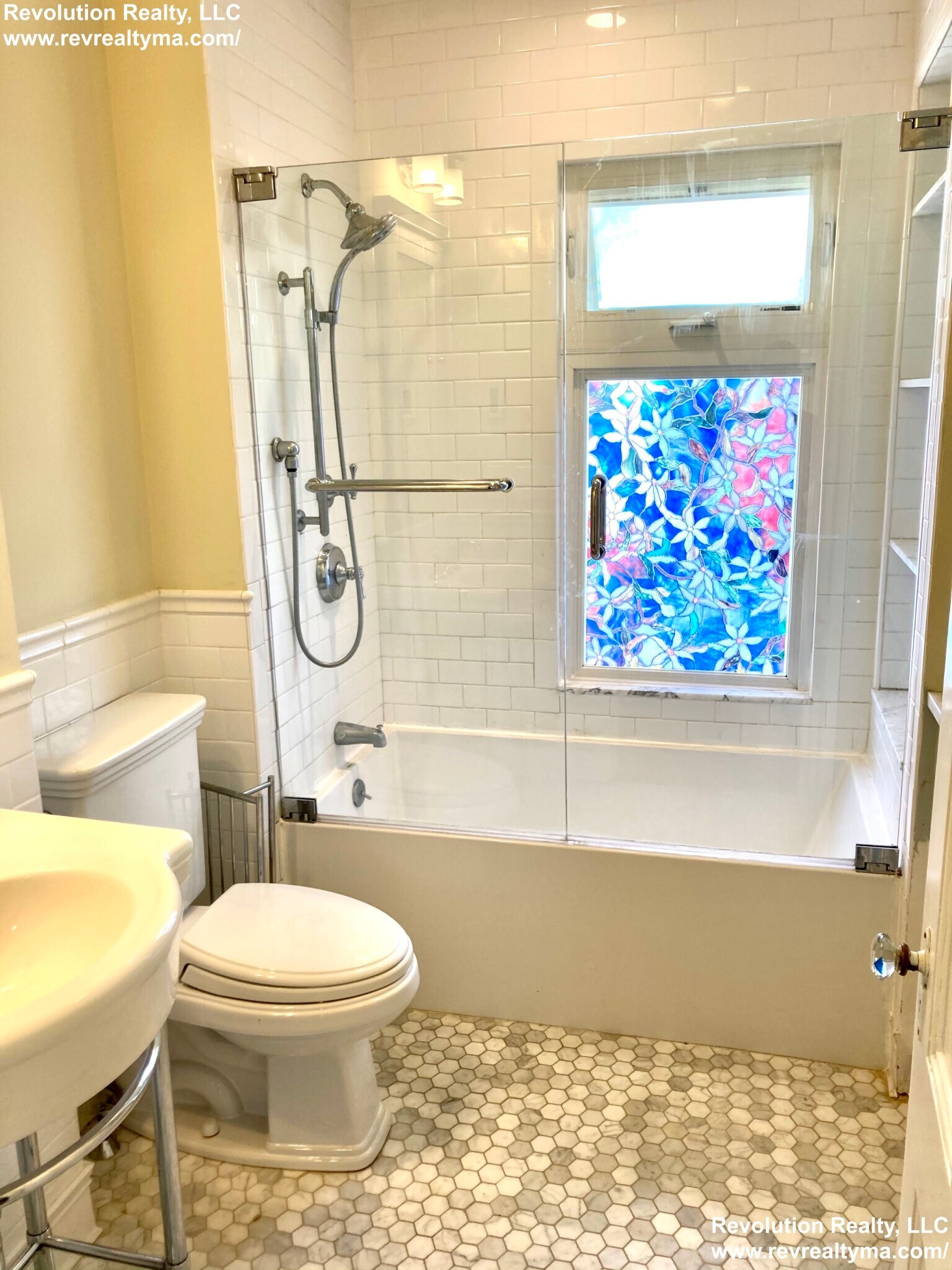 Building Photo - 63 Hudson St