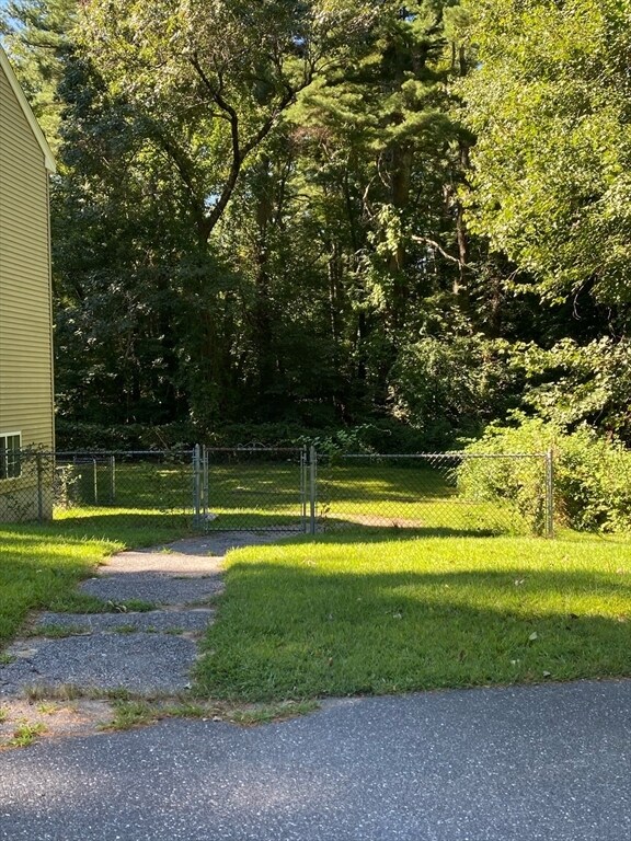 Building Photo - 5 Breakneck Hill Rd
