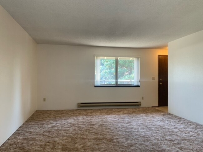 Building Photo - 507 NE D St