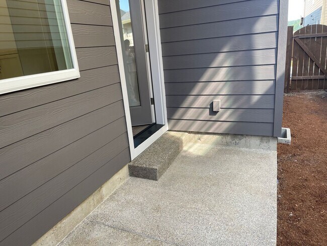 Building Photo - Stylish & Comfortable Living with Fireplac...