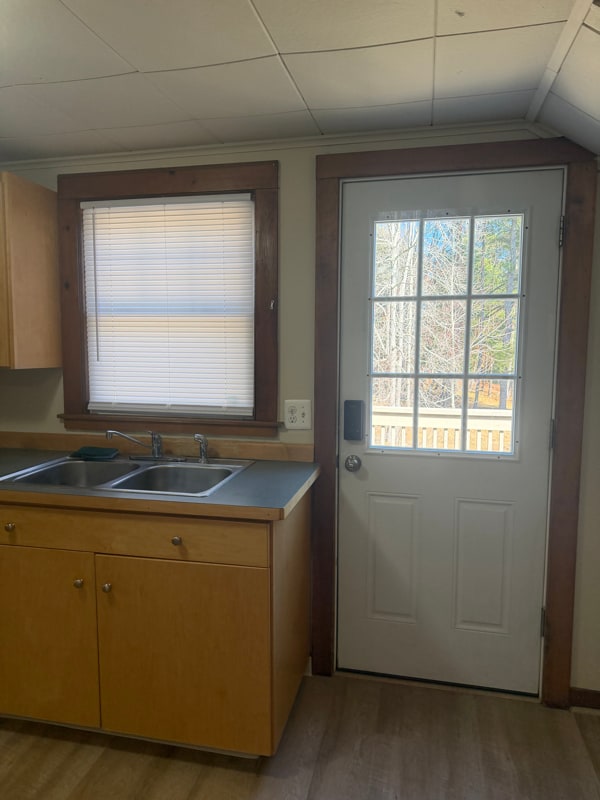 Building Photo - 190 Hoskins Rd