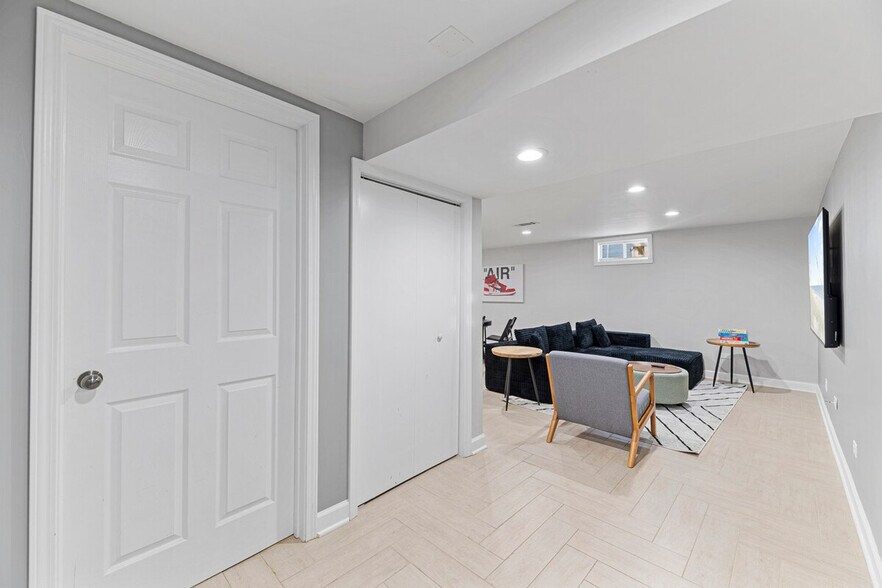 Building Photo - 3457 Main St