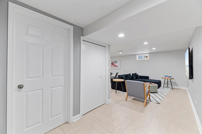 Building Photo - 3457 Main St