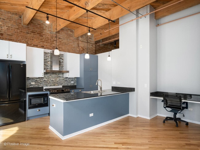 Building Photo - 1040 W Adams St