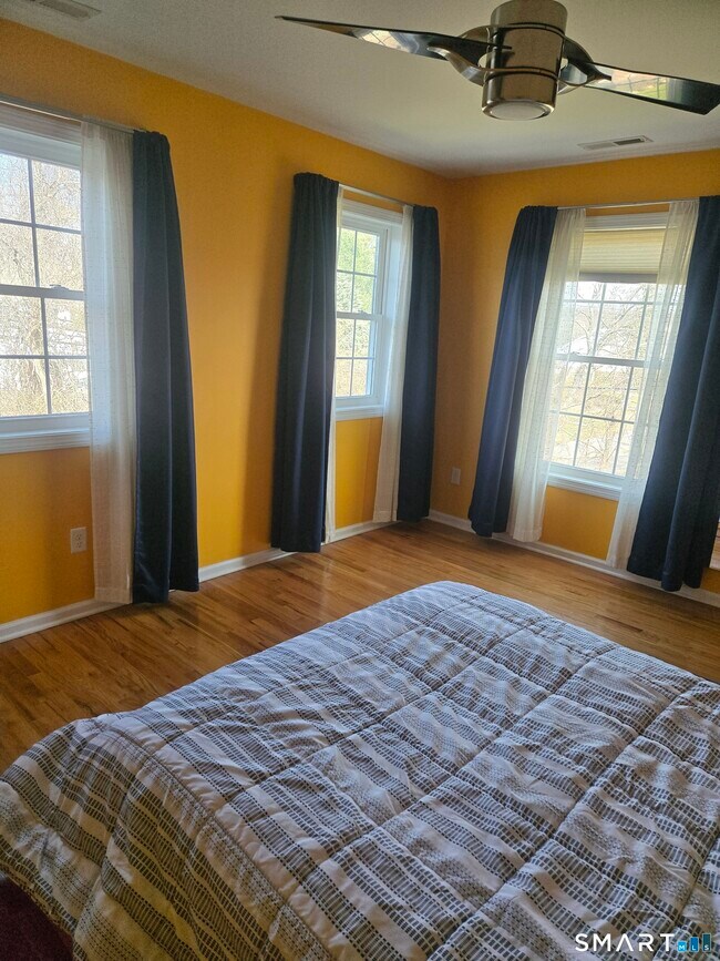 Building Photo - 57 Beachside Ave