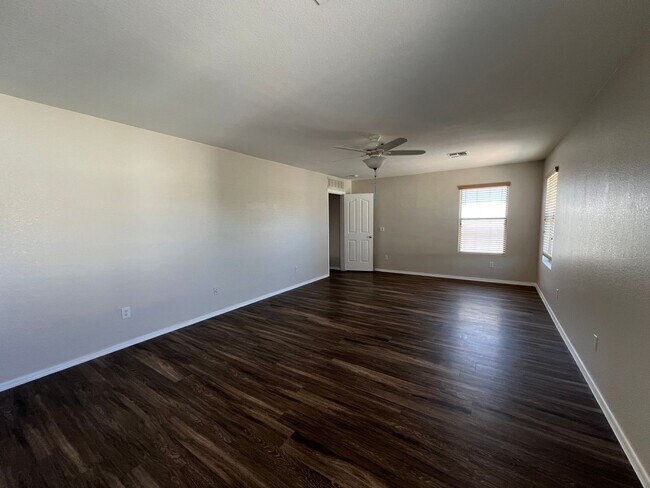 Building Photo - Highly desirable Spectrum community
