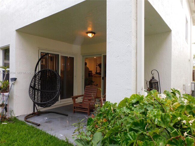 Building Photo - 14271 SW 150th Ave