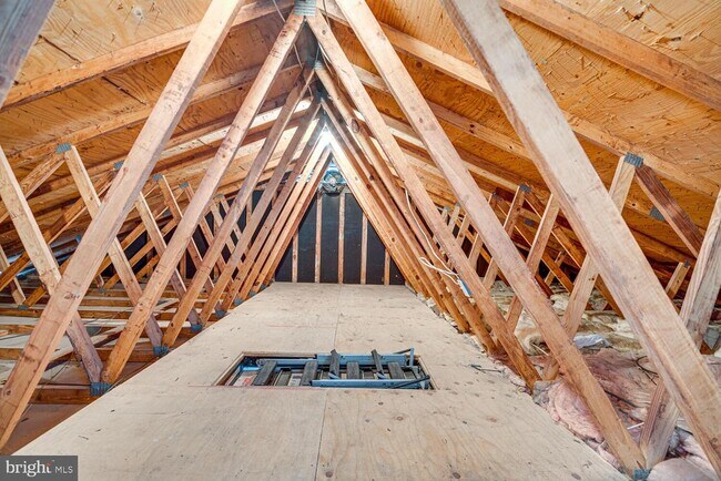 Building Photo - 6421 Linway Terrace
