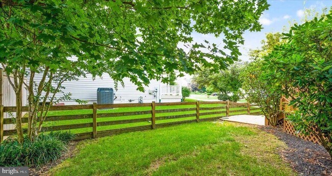 Building Photo - 9750 Granary Pl