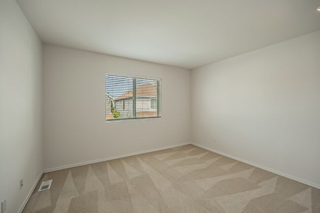 Building Photo - GATED COMMUNITY OF VERONA in LAKELAND HILLS!