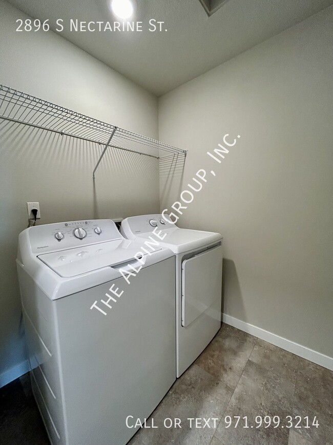 Building Photo - Cornelius Townhome - HALF OFF First Month!