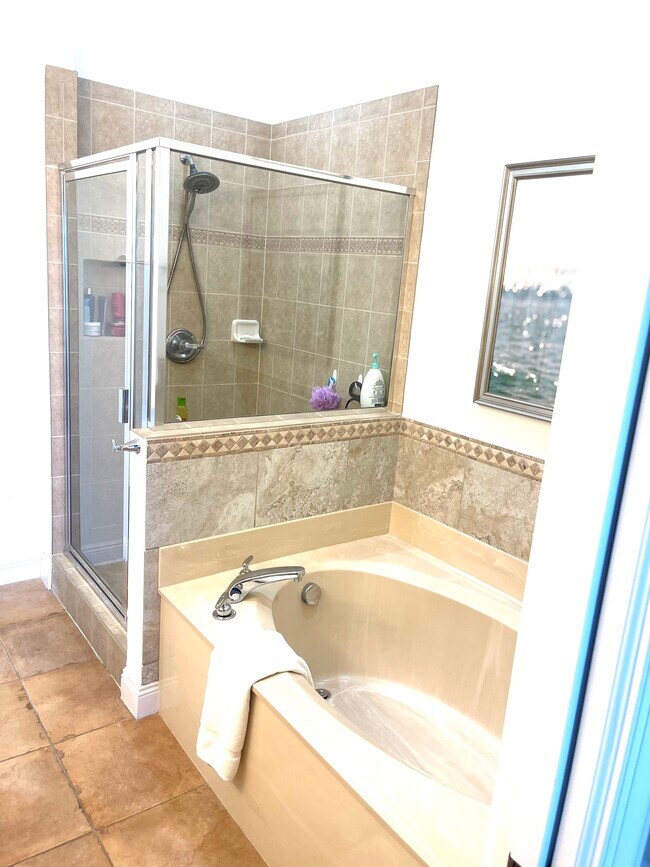 Master bathroom - 2745 1st St