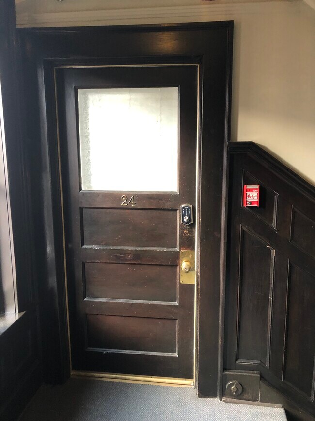 Building Photo - 400 E Washington St