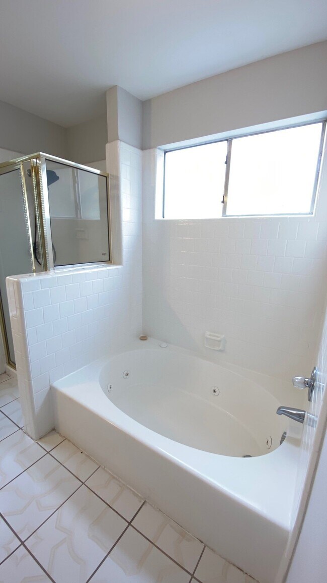 Building Photo - 5922 Cinnamon Creek Cir