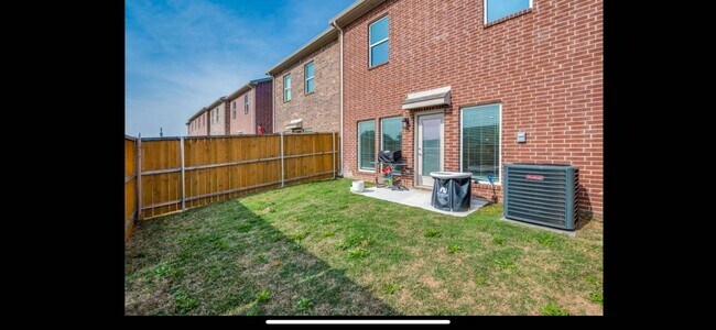 Building Photo - 5629 Woodlands Dr