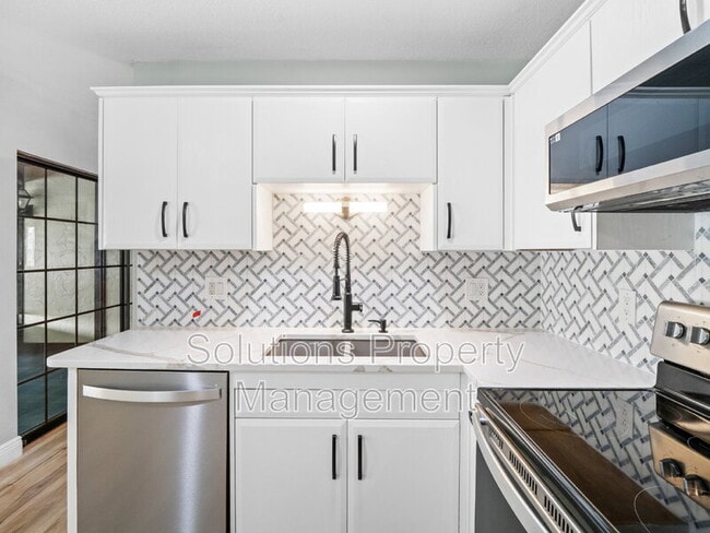 Building Photo - 751 Greenwood Manor Cir