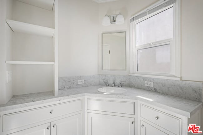 Building Photo - 1009 S Bedford St