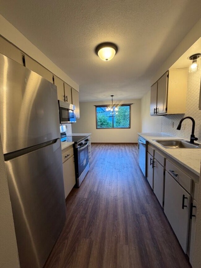 Building Photo - MIN912