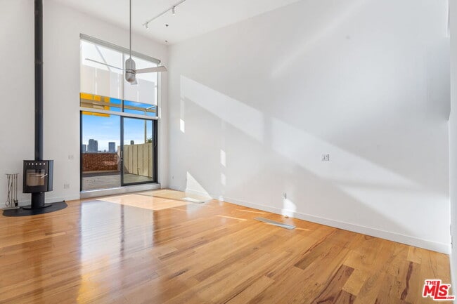 Building Photo - 1850 Industrial St