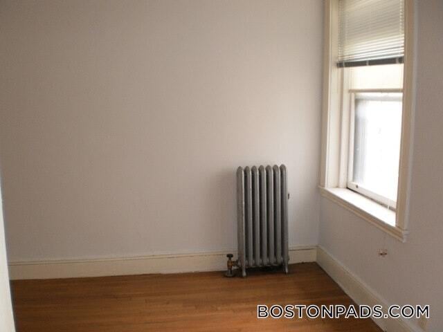 Building Photo - 137 Park Dr