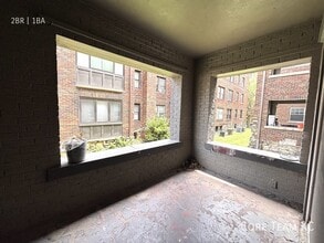 Building Photo - 710 W 48th St