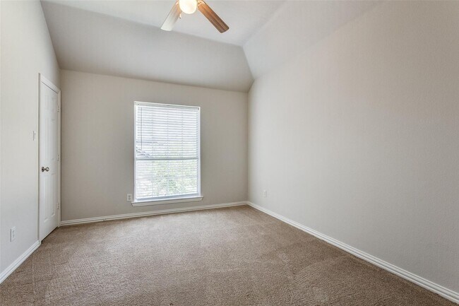 Building Photo - Located in a highly desirable neighborhood.