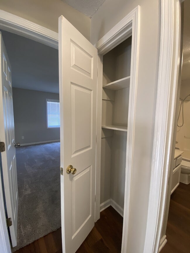 Building Photo - 145 Viking Dr