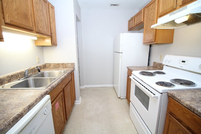 Building Photo - 2BR/1BA Apartment Near Mobile Hwy – Utilit...