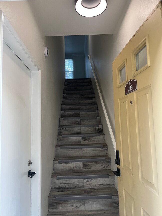 Building Photo - 5260 Premiere Hls Dr