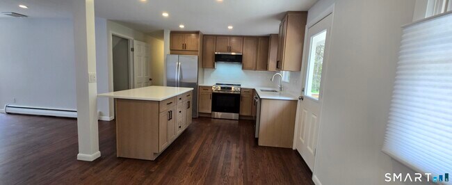Building Photo - 63 Plumtree Ln