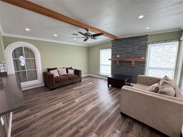 Building Photo - 5016 I-35