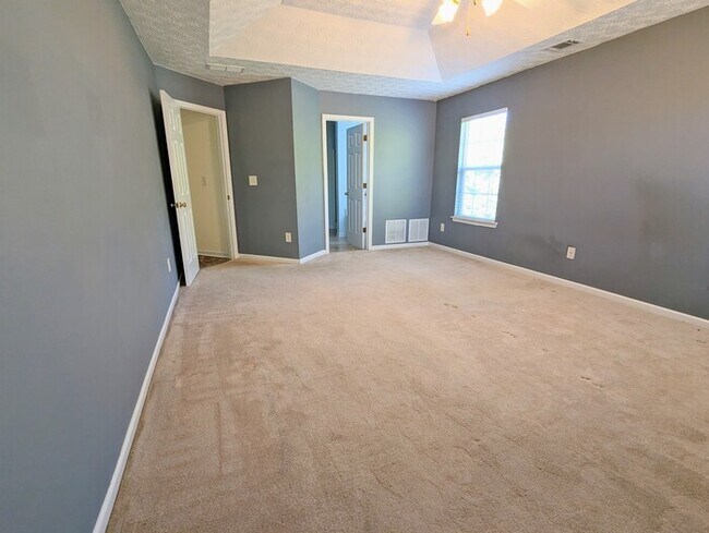 Building Photo - House 3 beds 2.5 baths