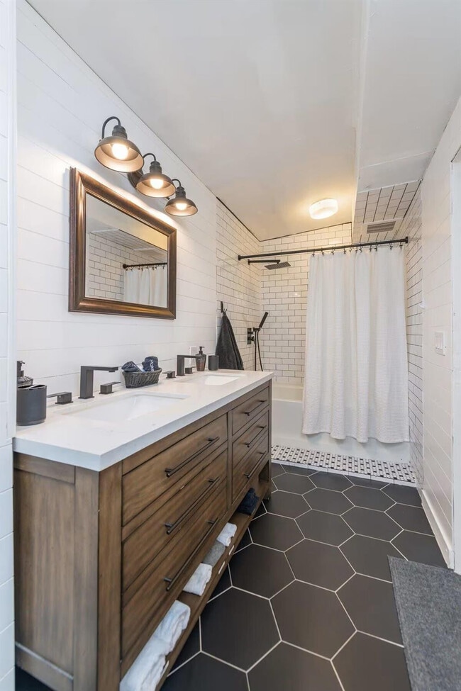 Building Photo - 3762 Catalina Rd