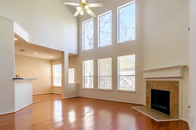 Building Photo - 2918 Five Oaks Dr