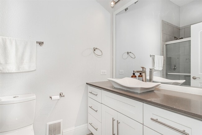 Building Photo - 4719 Junius St